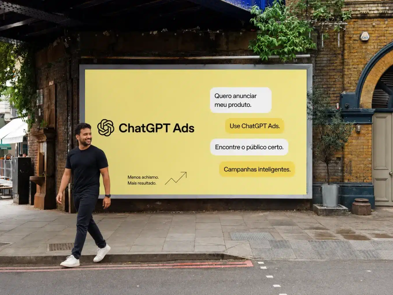 ChatGPT Ads exibido como anúncio identificado abaixo de uma conversa da IA